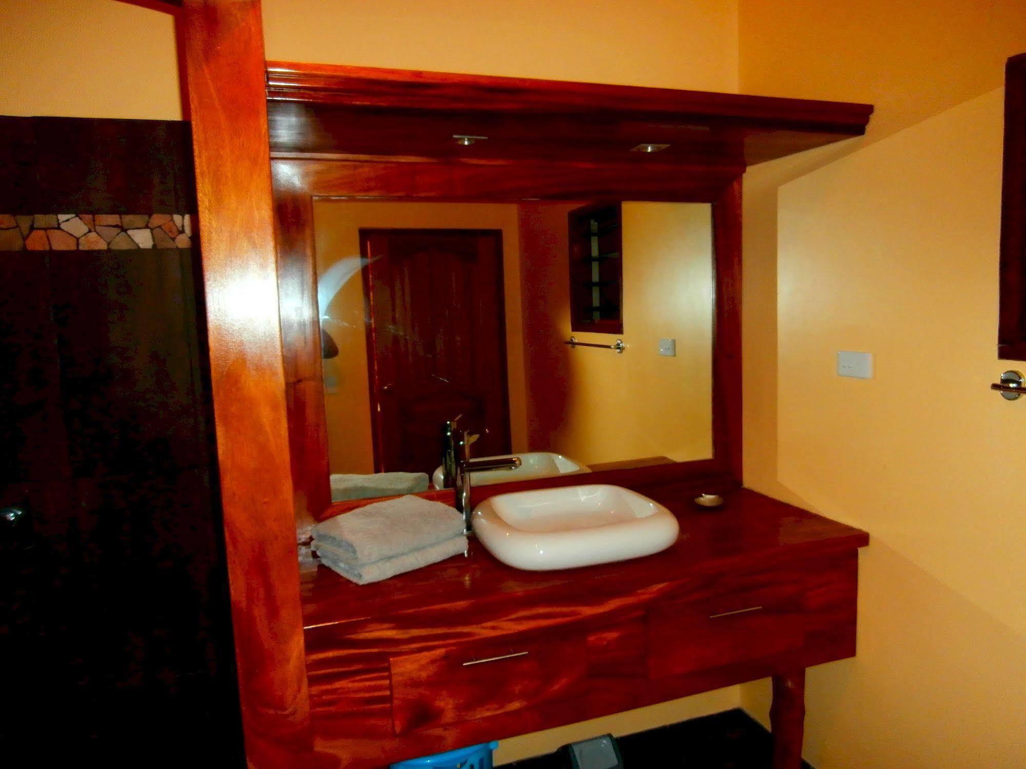 Korovesi Sunshine Villas Savusavu Eksteriør billede